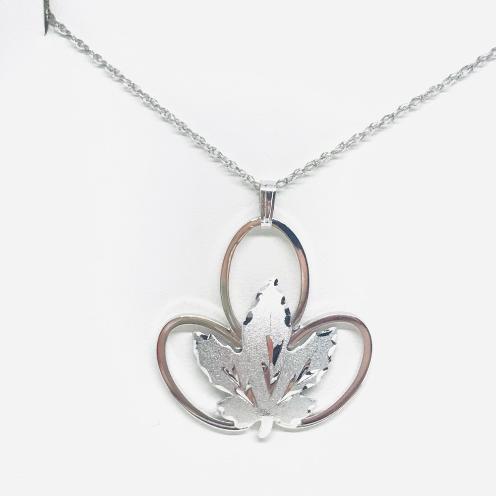Sterling Silver Maple Leaf Pendant & 18” Long Chain